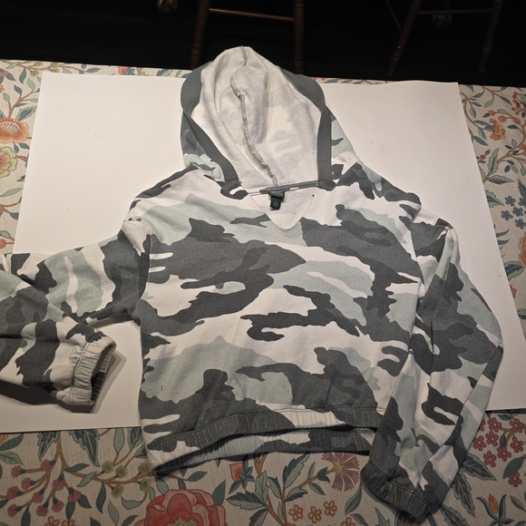 Wild Fable Gray Camouflage Hoodie - Picture 10 of 11